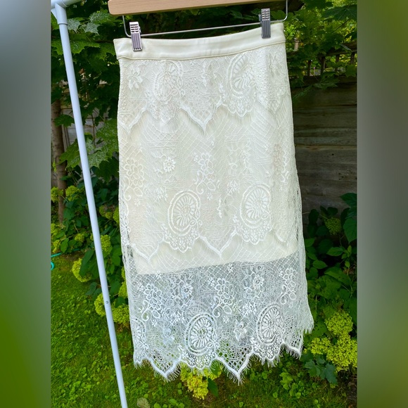 PEACEBIRD Cream Lace Topped Mini Skirt - Picture 1 of 10